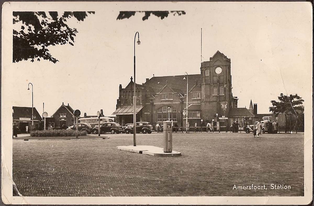 Amersfoort. Station met stadsbus, 1953