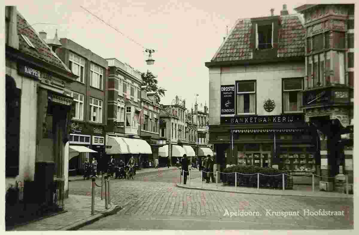 Apeldoorn. Kruispunt Hoofdstraat (Crossroads Main Street), 1951