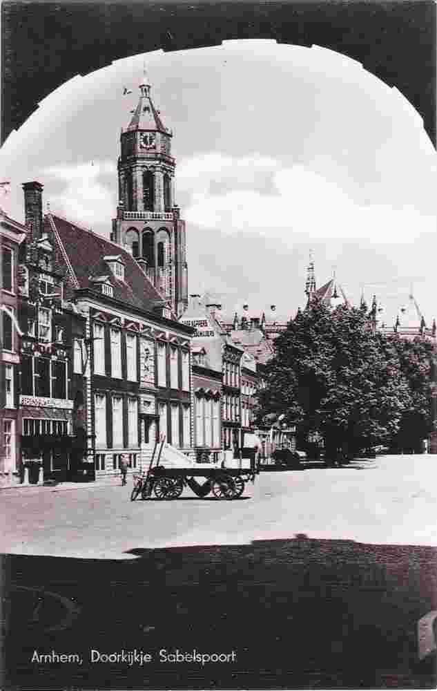 Arnhem. Doorkijkje Sabelspoort, 1941