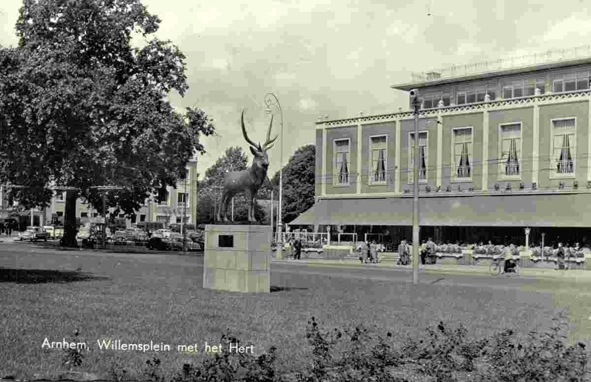 Arnhem. Willemsplein met het Hert, 1957